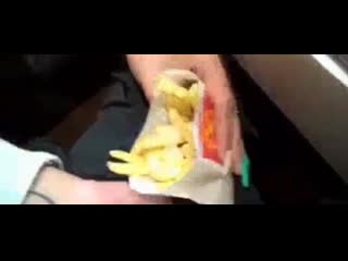 girl eats french fries with sperm (cum, sperm, cumfood)